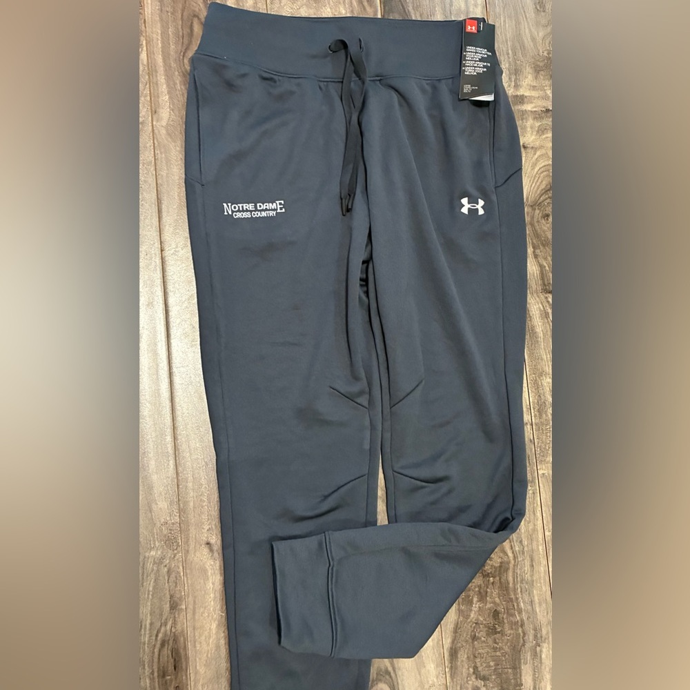 UNDER ARMOUR womens small joggers - new!!